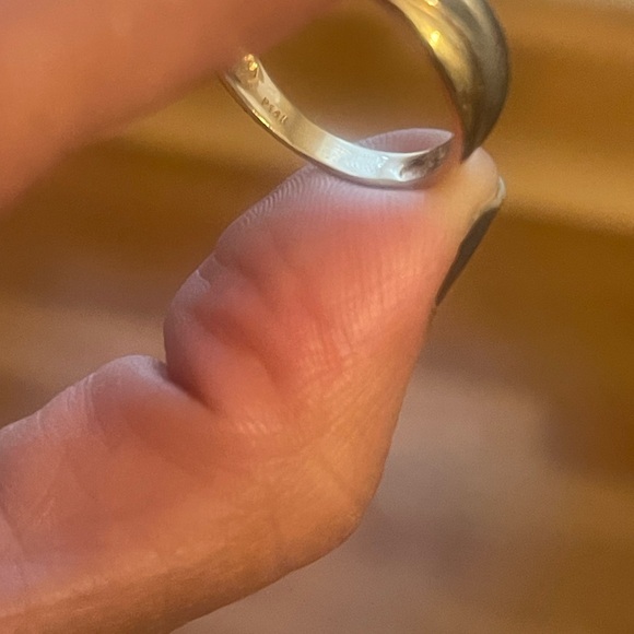 Elegant Gold and Silver Women's Ring - Picture 3 of 3